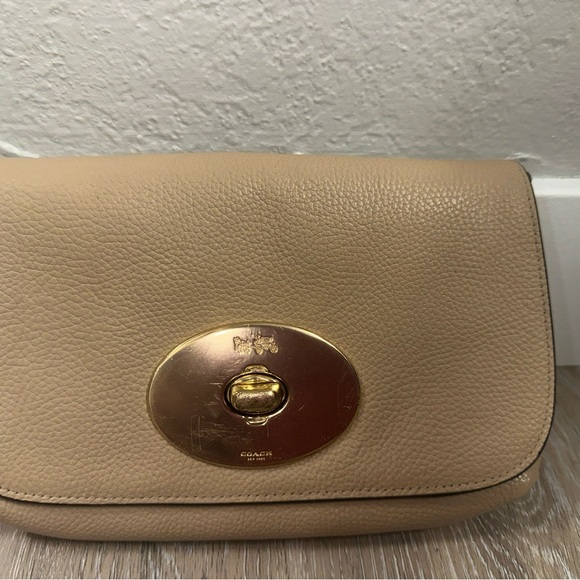 Coach Crossbody Beige Tones Size 6H X 8L Fold Over Vintage Look Small Bag - Picture 13 of 13
